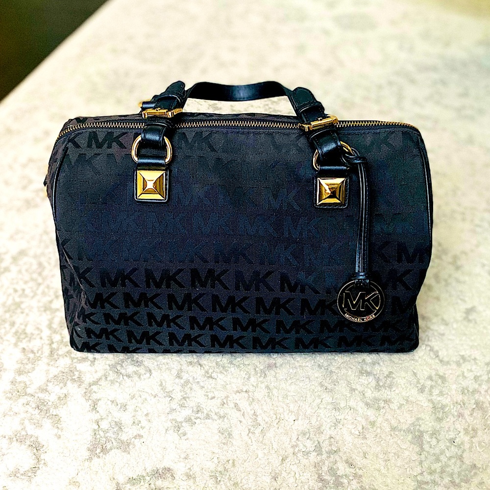 MICHAEL KORS (used) Black & Gold Handbag EXCELLENT condition <3
